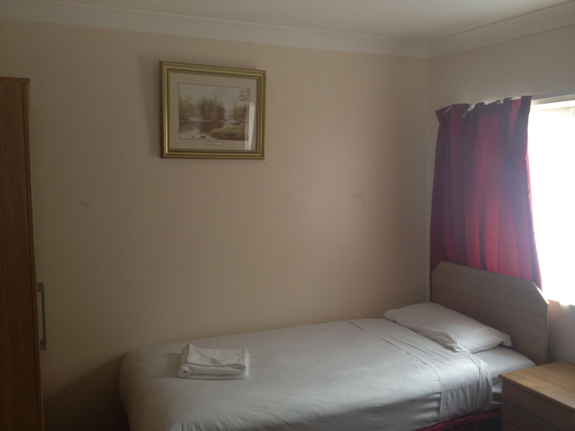 Park Hotel Ілфорд Екстер'єр фото