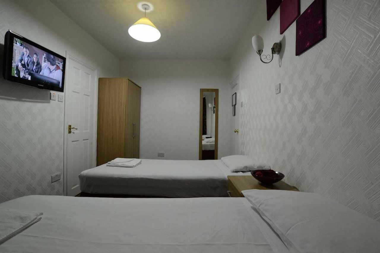 Park Hotel Ілфорд Екстер'єр фото
